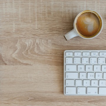 bg laptop koffie - Make IT Work 